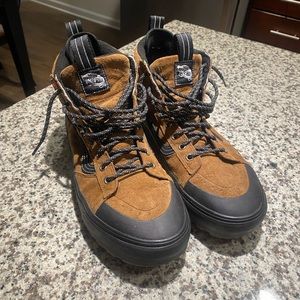 Men’s Vans Sk8-Hi MTE 2. Size: 10